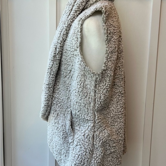 Alter’d State Women’s Fuzzy Sherpa Vest Sleeveless Pockets Size Large (Altered) - Picture 5 of 9